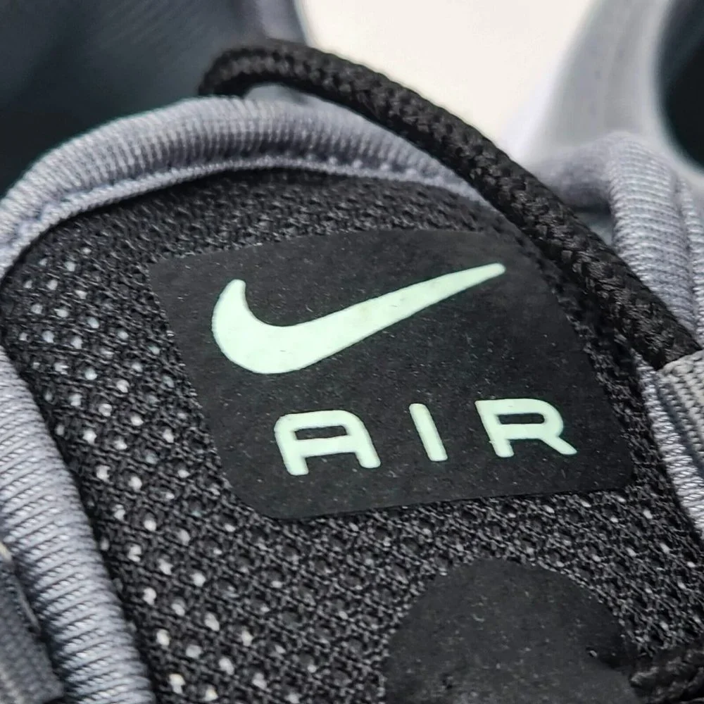 Nike Air Max Axis Low Womens Running Training Shoes Gray White AA2168-001 - Picture 4 of 9